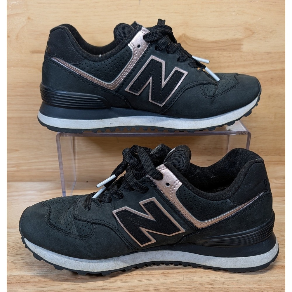 New Balance 574 Womens Black Rose Gold Suede Sneakers WL574NBK Size 6.5
